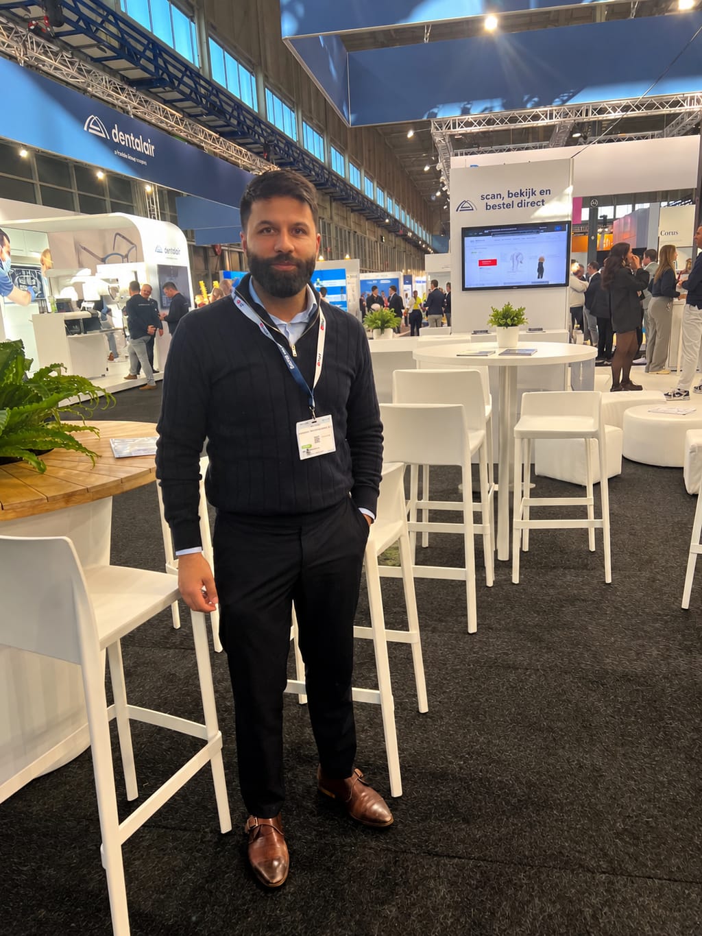 Nawid Zarin op de Dental Expo in Gorinchem